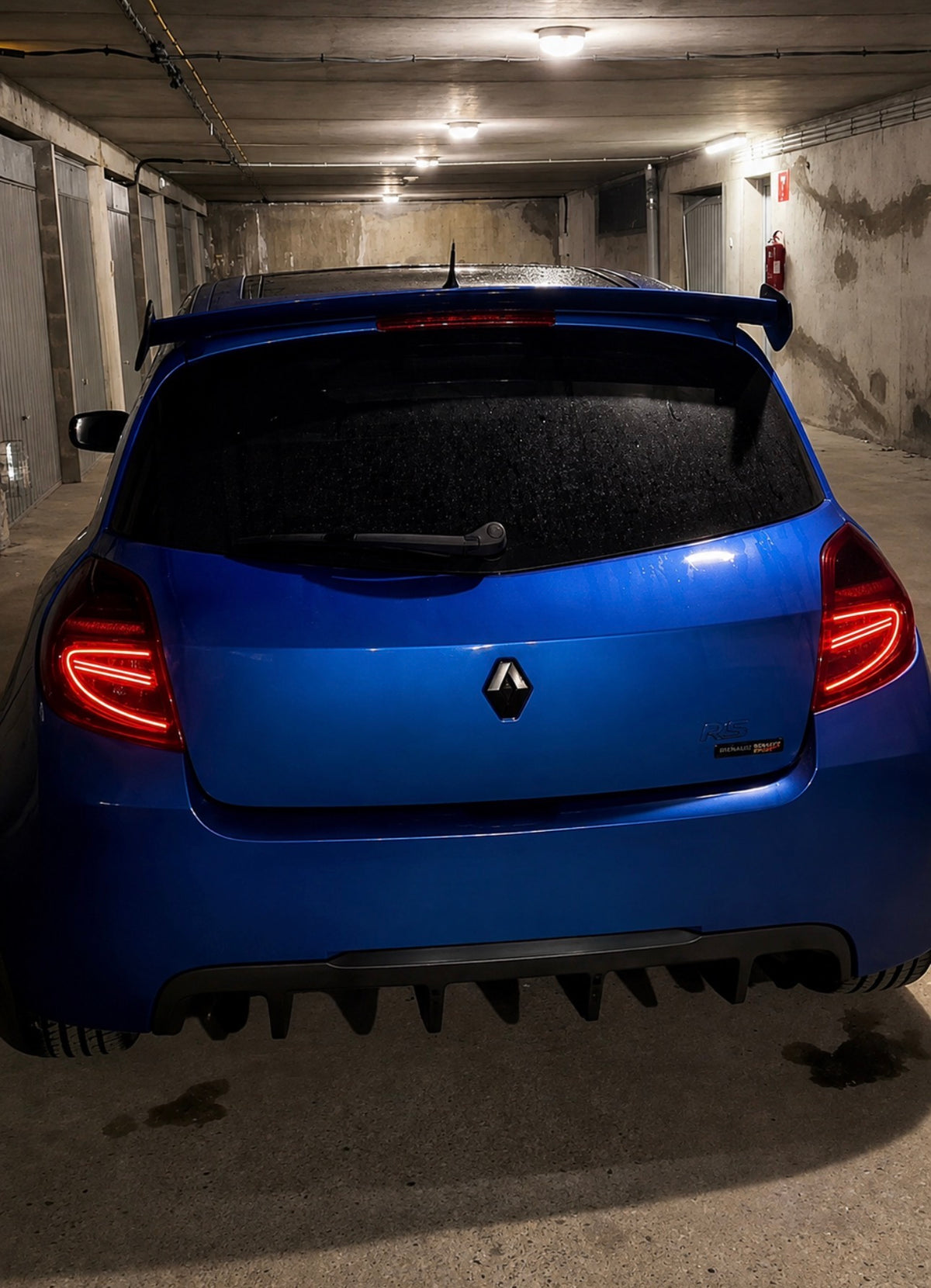 Vehicle fitted with DETLIGHT lights